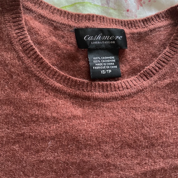 100% Cashmere Lord & Taylor Sweater - Picture 2 of 4